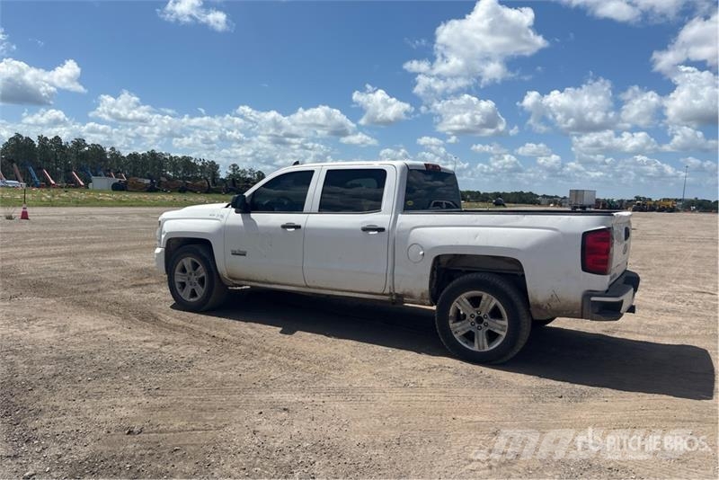 Chevrolet Silverado 1500 4x2 Crew Cab Pickup Další