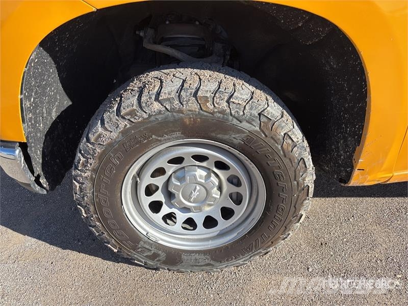 Chevrolet Silverado 1500 4x4 Crew Cab Pickup その他