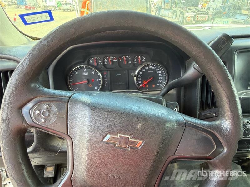 Chevrolet Silverado 1500 4x2 Crew Cab Pickup Muu