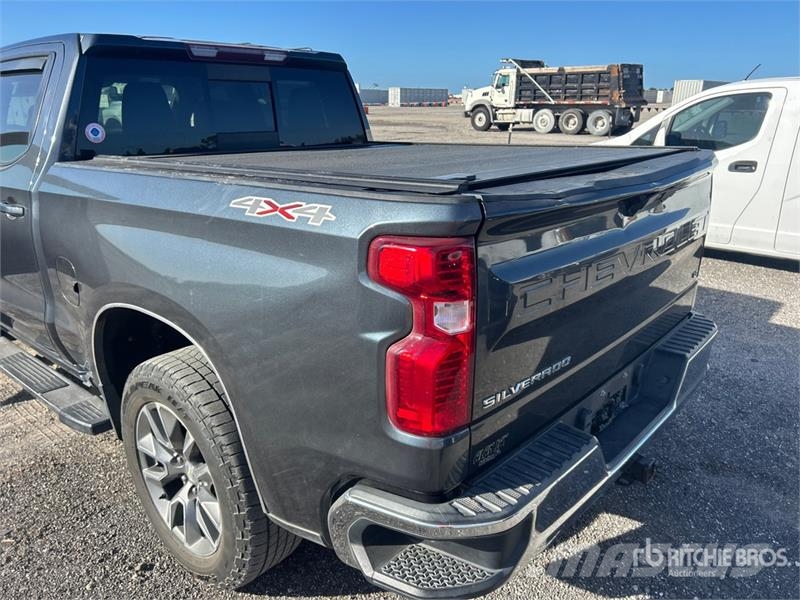Chevrolet Silverado 1500 4x4 Crew Cab Pickup Övriga bilar