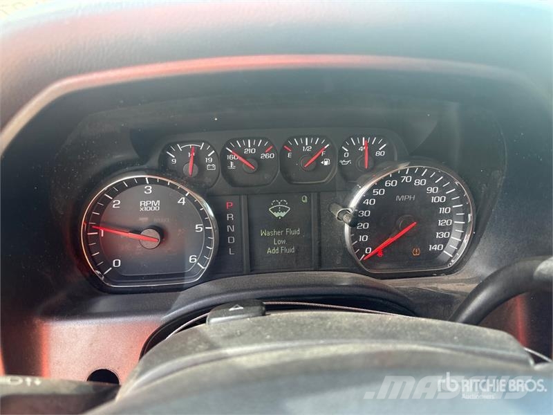 Chevrolet Silverado 1500 4x2 Crew Cab Pickup Další