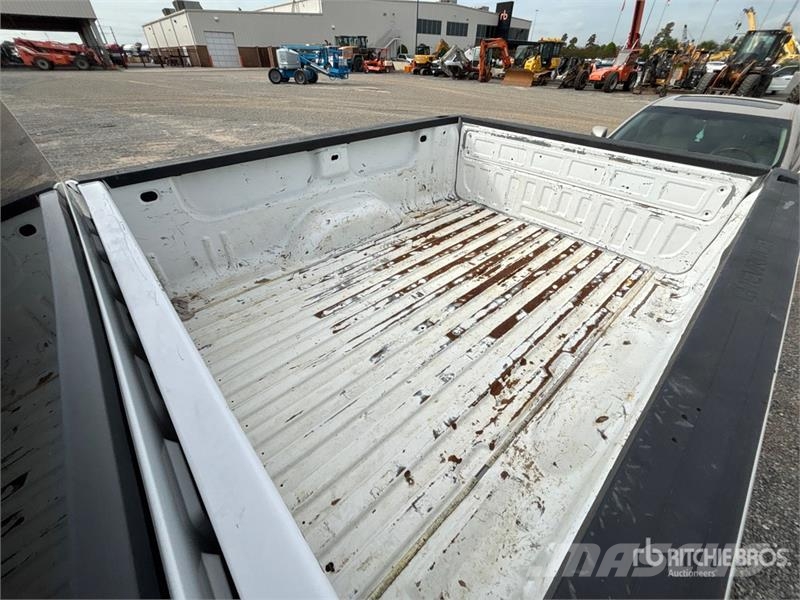 Chevrolet Silverado 1500 4x4 Crew Cab Pickup その他