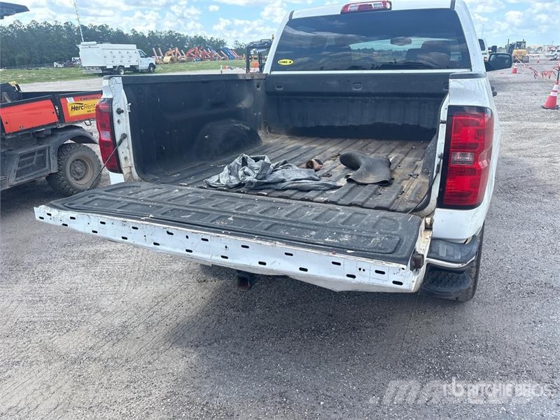 Chevrolet Silverado 1500 4x2 Crew Cab Pickup Další