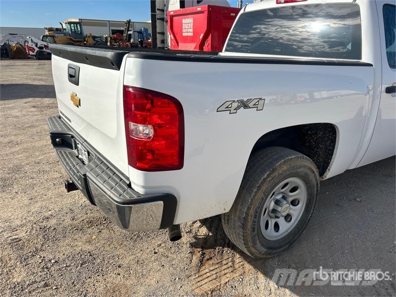 Chevrolet Silverado 1500 4x4 Crew Cab Pickup Diger