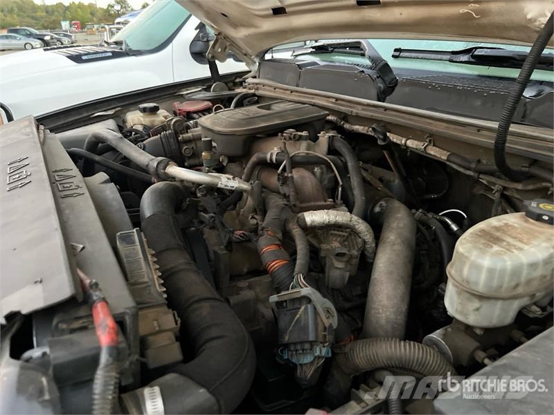 Chevrolet Silverado 1500 4x4 Crew Cab Utility Truck 皮卡.傳統半斗卡車/側卸板