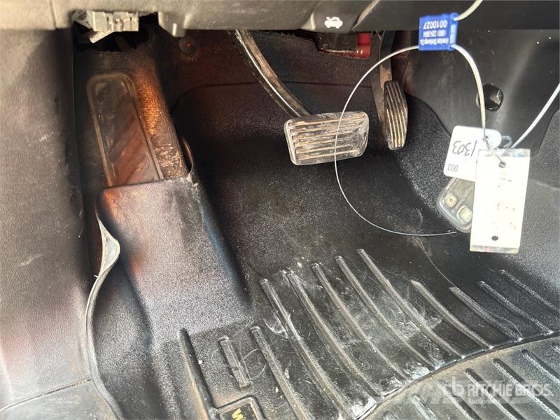 Chevrolet Silverado 1500 4x4 Crew Cab Pickup Egyéb