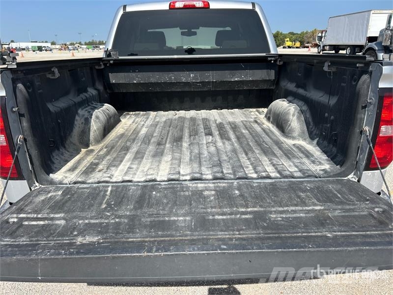 Chevrolet Silverado 1500 4x4 Crew Cab Pickup Övriga bilar