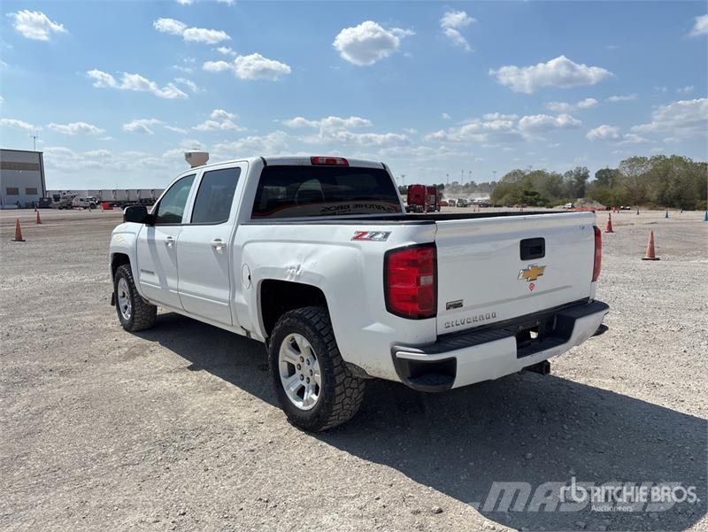 Chevrolet Silverado 1500 4x4 Crew Cab Pickup Andre varebiler