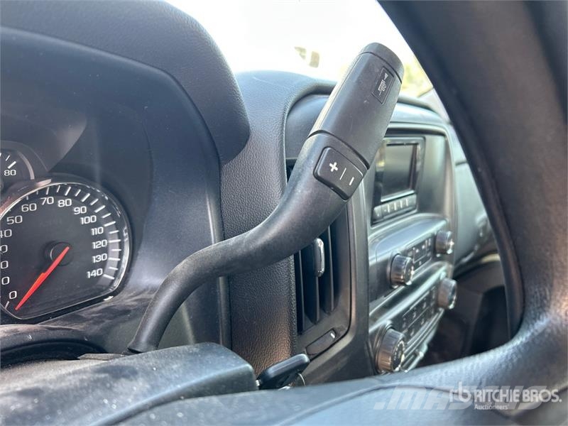 Chevrolet Silverado 1500 4x4 Crew Cab Pickup Övriga bilar