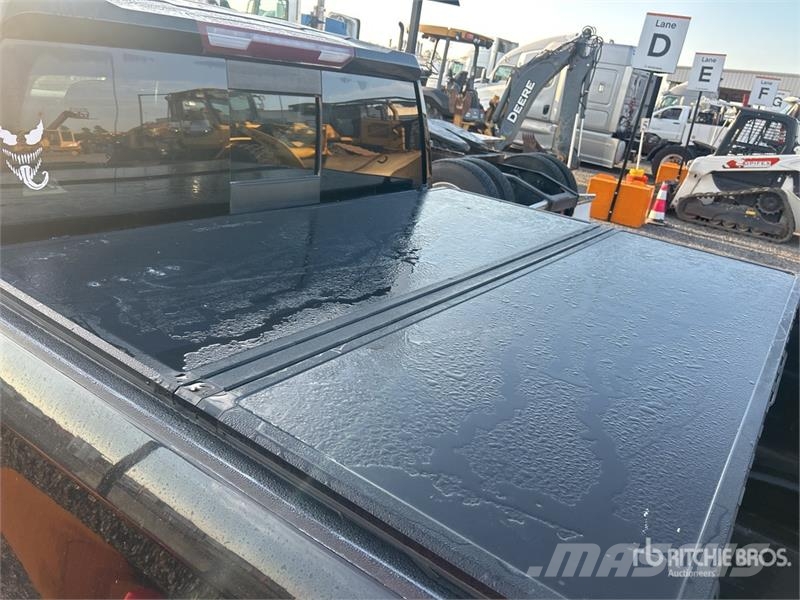 Chevrolet Silverado 1500 LT 4x4 Crew Cab Pickup Інше