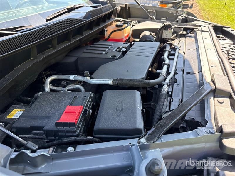 Chevrolet Silverado 1500 LT 4x4 Crew Cab Pickup Andere Transporter
