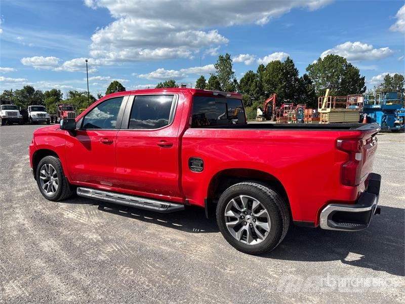 Chevrolet Silverado 1500 4x4 Crew Cab Pickup Egyéb