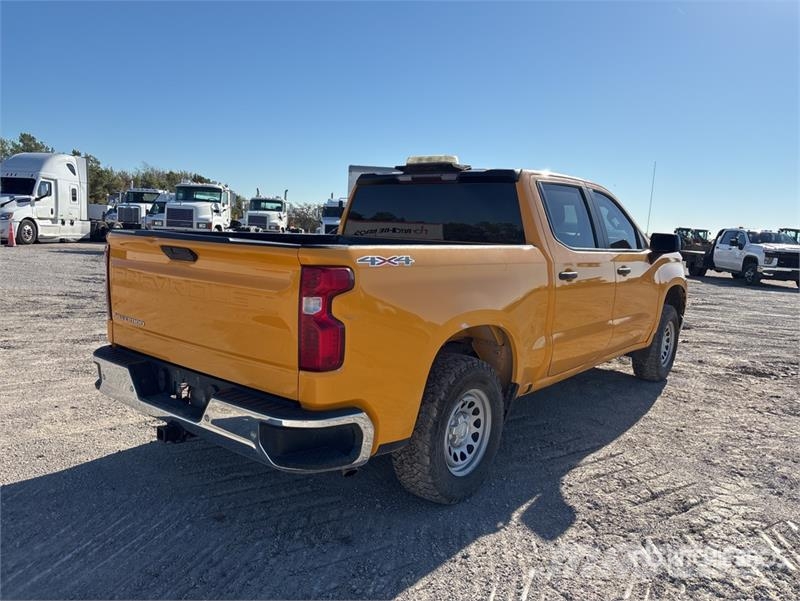 Chevrolet Silverado 1500 4x4 Crew Cab Pickup その他