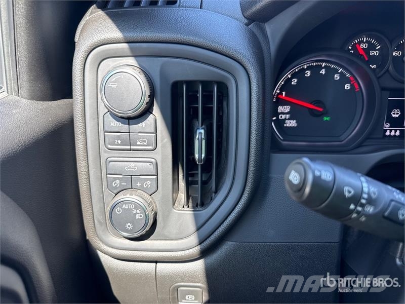 Chevrolet Silverado 1500 Silverado 4x4 Dual Cab Pickup Други