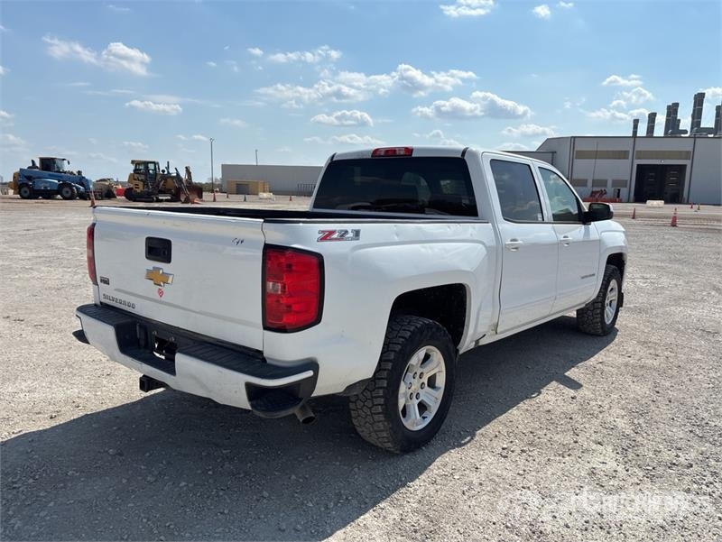 Chevrolet Silverado 1500 4x4 Crew Cab Pickup Andre varebiler