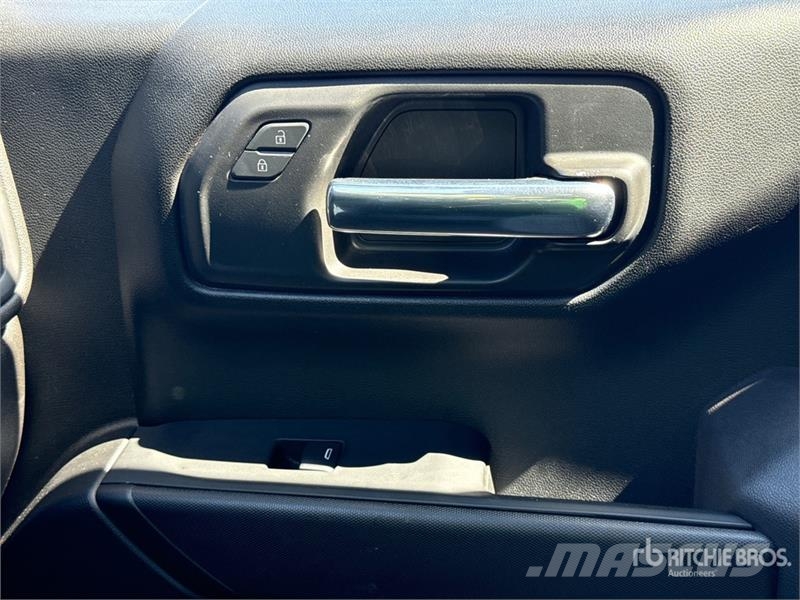 Chevrolet Silverado 1500 Silverado 4x4 Dual Cab Pickup Други