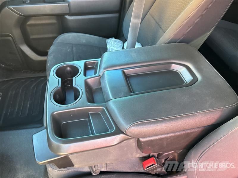 Chevrolet Silverado 1500 4x4 Crew Cab Pickup その他