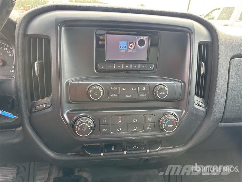 Chevrolet Silverado 1500 4x4 Crew Cab Pickup その他