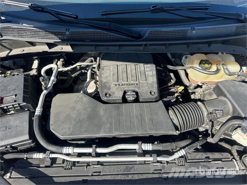Chevrolet Silverado 1500 4x2 Crew Cab Pickup Inne