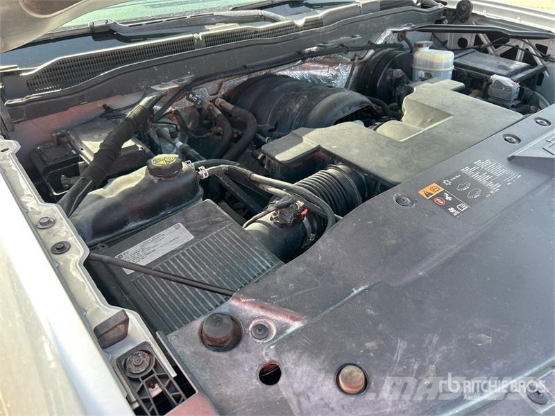 Chevrolet Silverado 1500 4x4 Crew Cab Pickup Övriga bilar