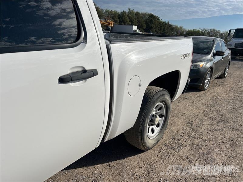Chevrolet Silverado 1500 4x4 Crew Cab Pickup Diger
