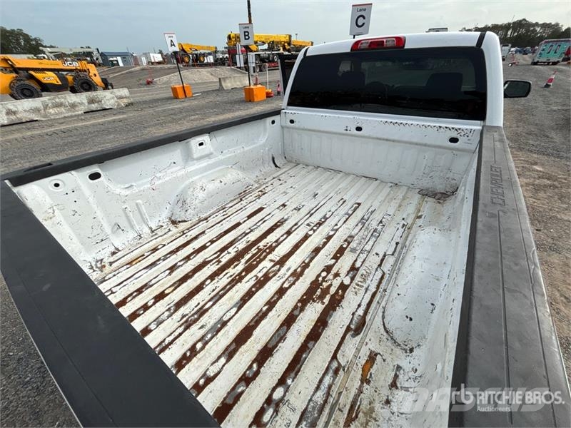 Chevrolet Silverado 1500 4x4 Crew Cab Pickup その他