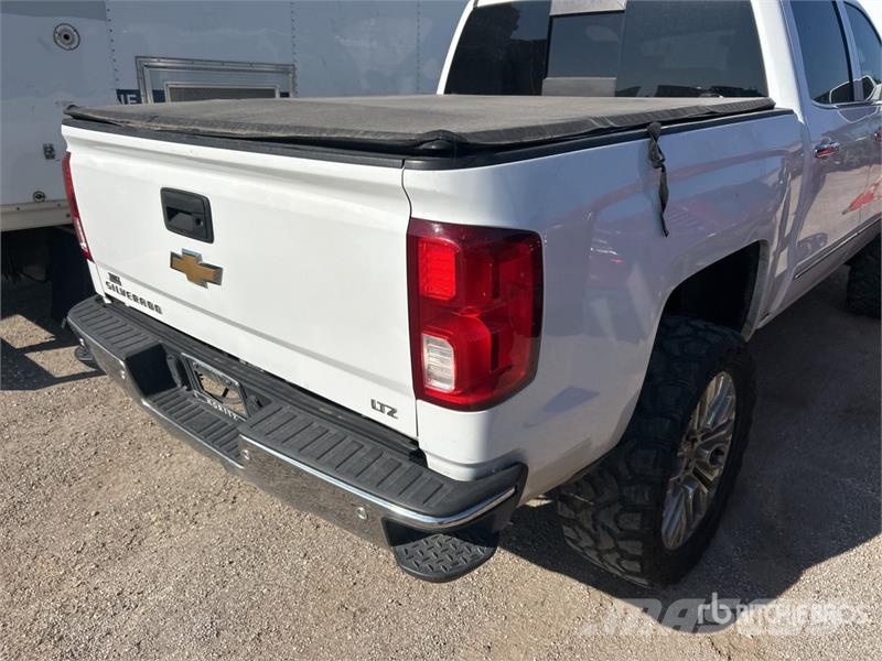 Chevrolet Silverado 1500 4x2 Crew Cab Pickup Övriga bilar