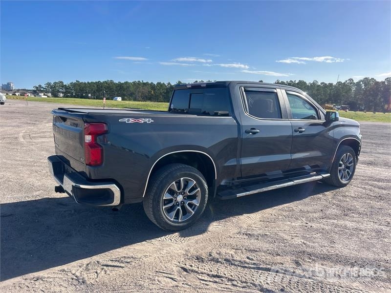 Chevrolet Silverado 1500 4x4 Crew Cab Pickup Övriga bilar