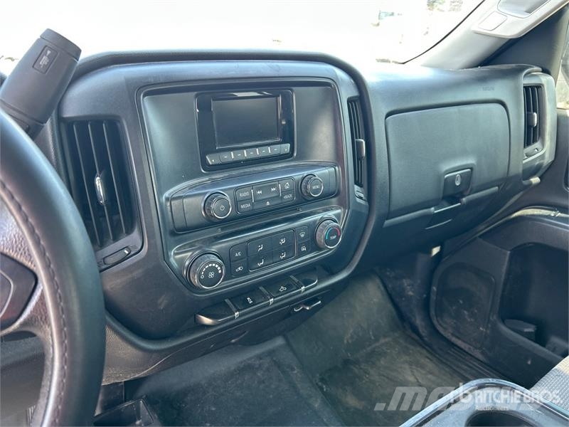 Chevrolet Silverado 1500 4x4 Crew Cab Pickup Övriga bilar