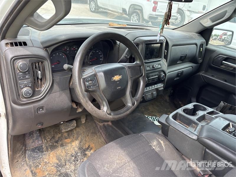 Chevrolet Silverado 1500 4x4 Crew Cab Pickup Otros