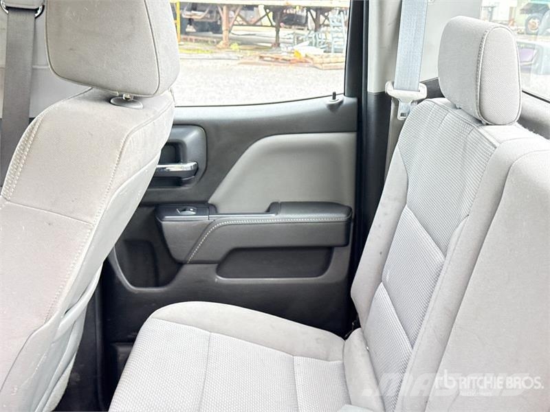 Chevrolet Silverado 1500 4x2 Dual Cab Pickup Otros