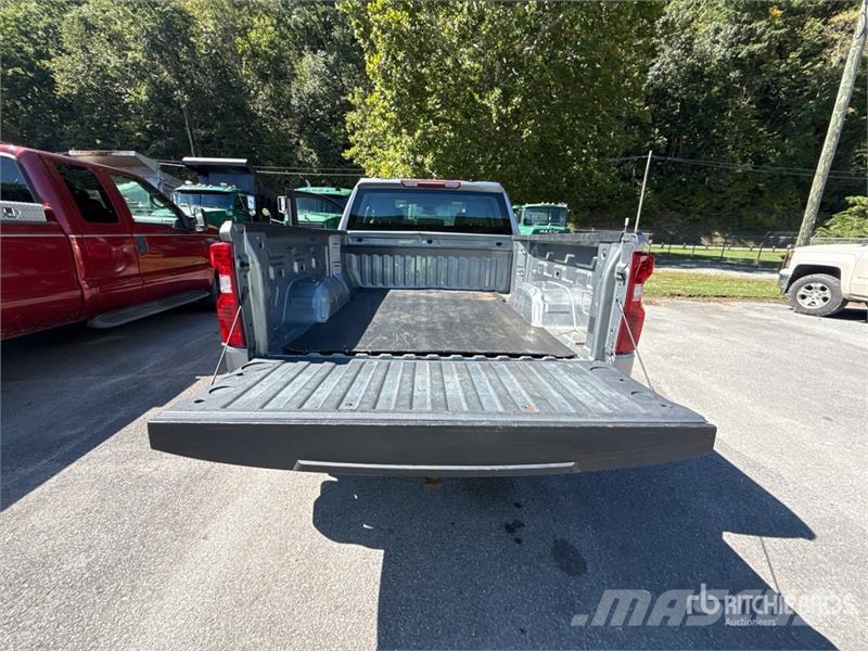 Chevrolet Silverado 1500 Silverado 4x4 Dual Cab Pickup Други