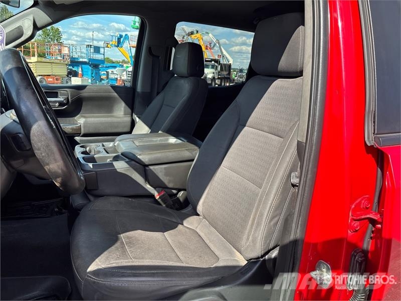 Chevrolet Silverado 1500 4x4 Crew Cab Pickup Egyéb