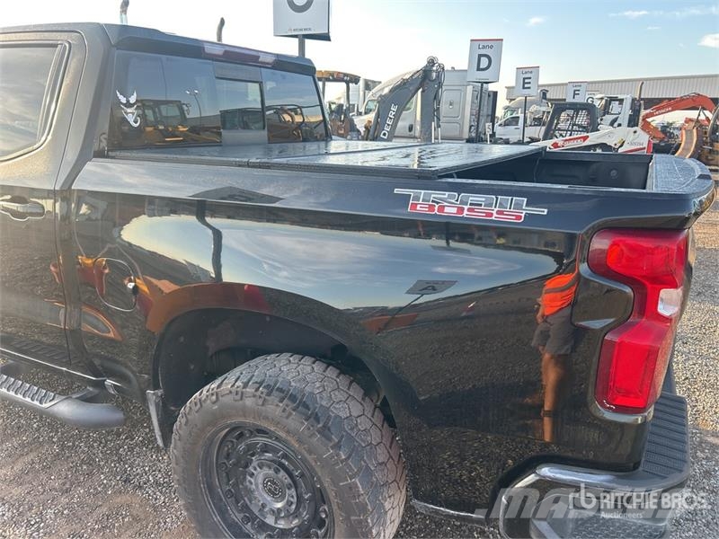 Chevrolet Silverado 1500 LT 4x4 Crew Cab Pickup Інше