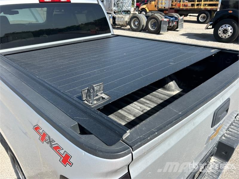 Chevrolet Silverado 1500 4x4 Crew Cab Pickup Övriga bilar