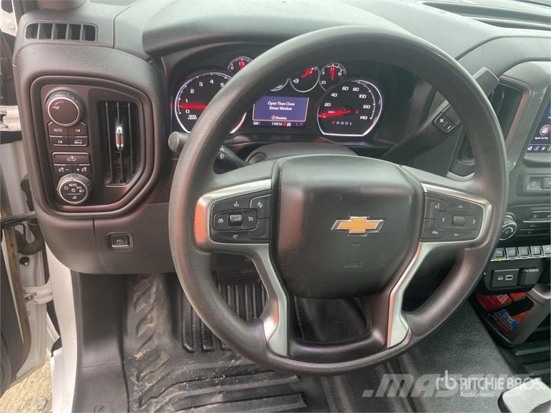 Chevrolet Silverado 1500 4x4 Crew Cab Pickup Otros