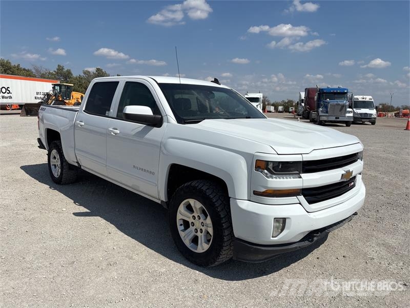 Chevrolet Silverado 1500 4x4 Crew Cab Pickup Andre varebiler