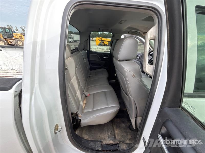 Chevrolet Silverado 1500 4x4 Crew Cab Pickup その他