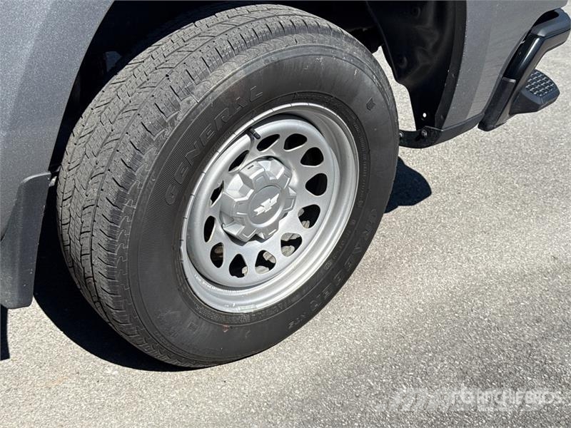 Chevrolet Silverado 1500 Silverado 4x4 Dual Cab Pickup Andere Transporter