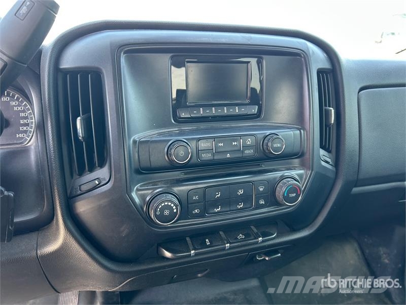 Chevrolet Silverado 1500 4x4 Crew Cab Pickup Övriga bilar