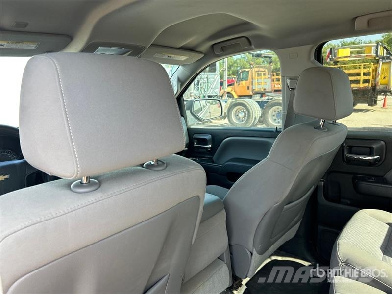 Chevrolet Silverado 1500 4x4 Crew Cab Pickup Övriga bilar