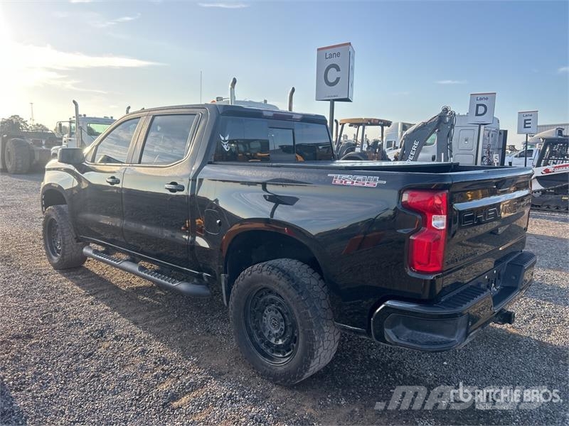 Chevrolet Silverado 1500 LT 4x4 Crew Cab Pickup Інше