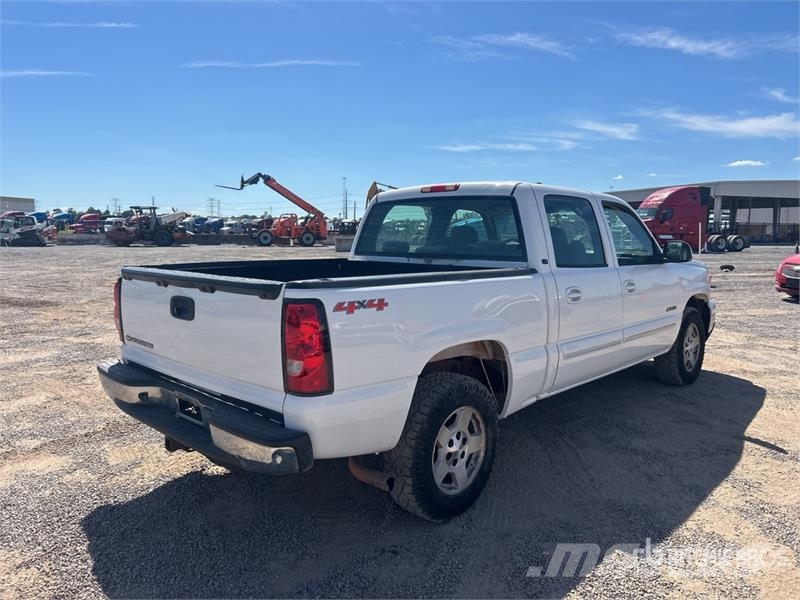 Chevrolet Silverado 1500 4x4 Crew Cab Pickup Ostalo