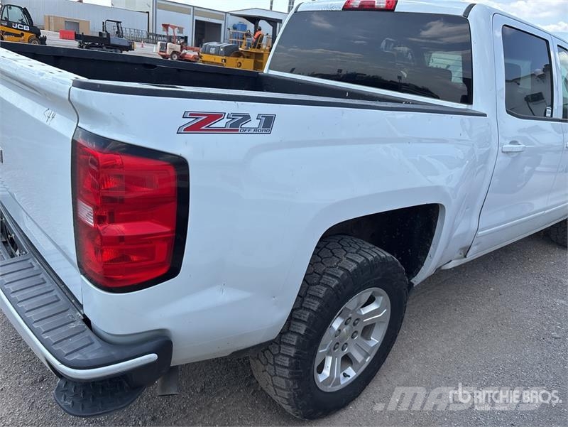 Chevrolet Silverado 1500 4x4 Crew Cab Pickup Andre varebiler