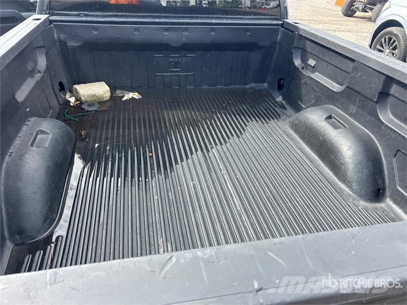 Chevrolet Silverado 1500 4x4 Extended Cab Pickup Drugi