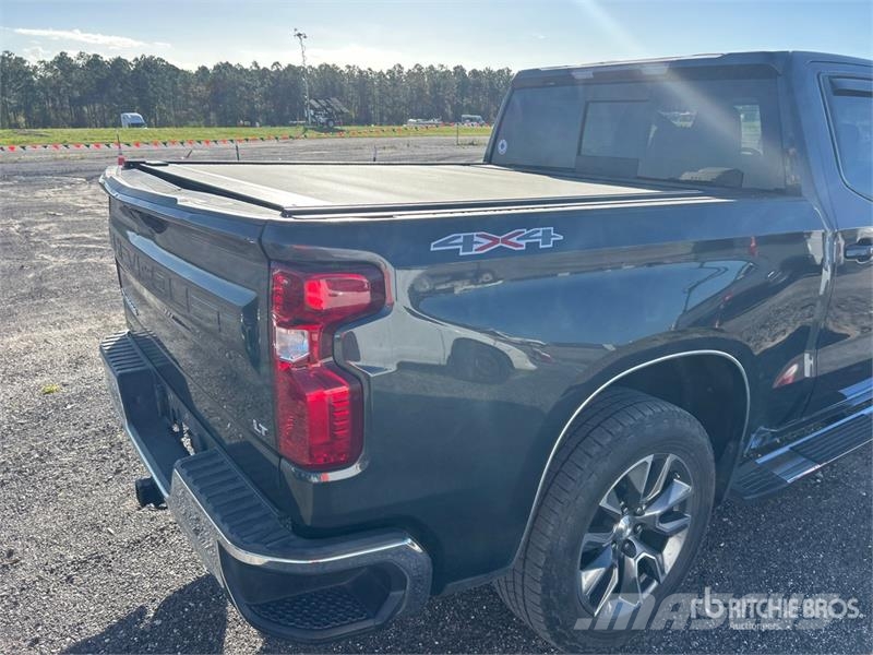 Chevrolet Silverado 1500 4x4 Crew Cab Pickup Övriga bilar