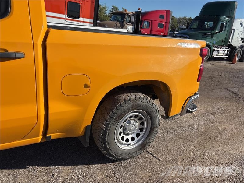 Chevrolet Silverado 1500 4x4 Crew Cab Pickup その他