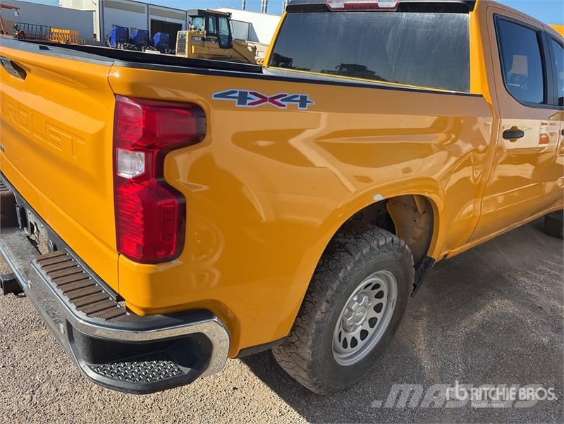 Chevrolet Silverado 1500 4x4 Crew Cab Pickup その他