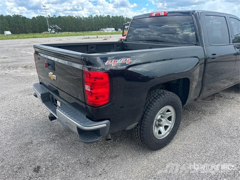 Chevrolet Silverado 1500 4x4 Crew Cab Pickup أخرى