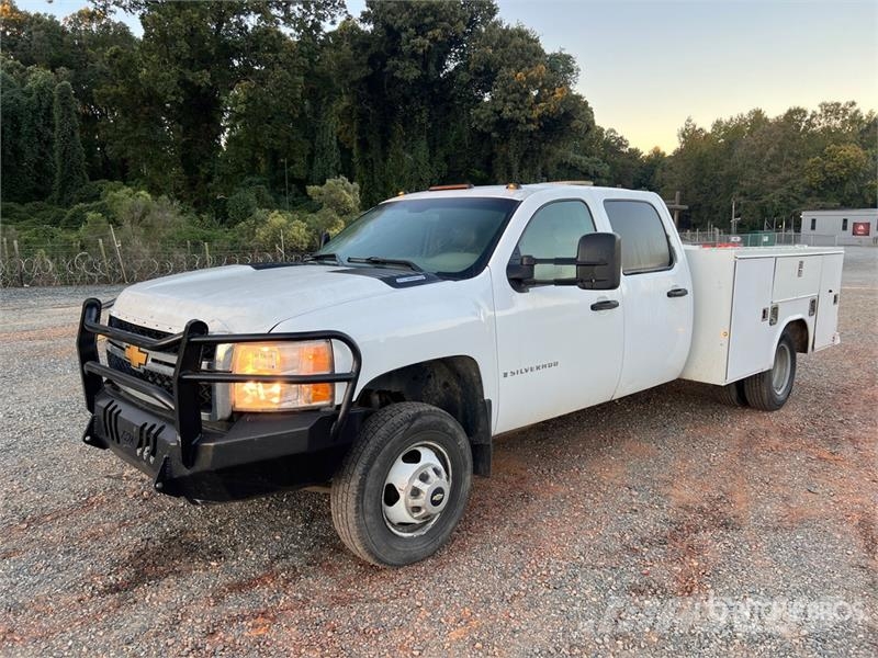 Chevrolet Silverado 1500 4x4 Crew Cab Utility Truck 皮卡.傳統半斗卡車/側卸板